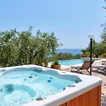 Soleluna 7&1, Emma Villa Marittima